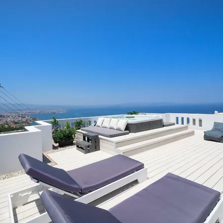 With Rooftop Hot Tub חאניה